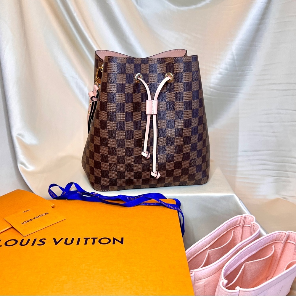 LOUIS VUITTON 
Damier Ebene Neonoe MM Venus Pink (Discontinued)
